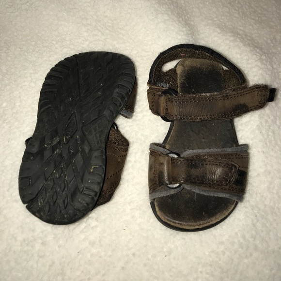 Size 5 toddler shoes - Picture 5 of 5